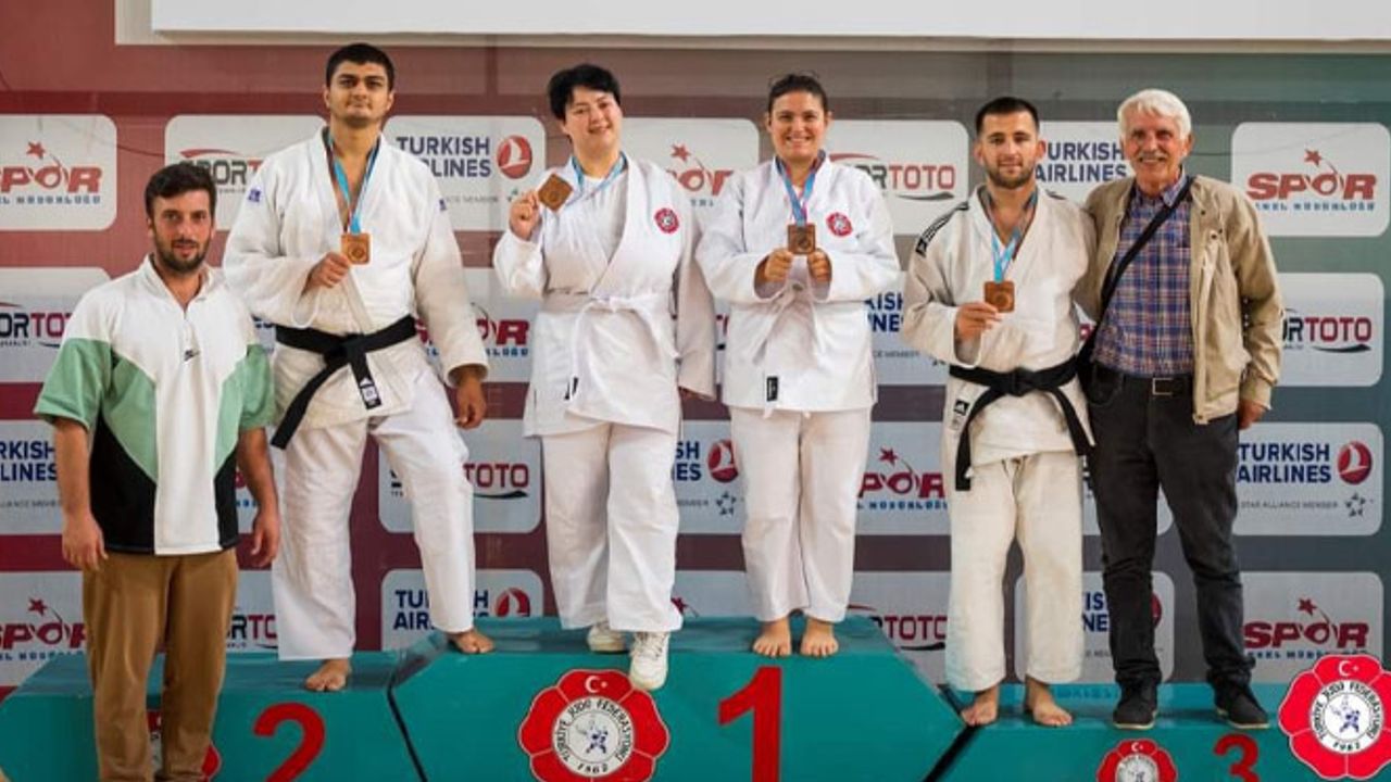 İşitme engelli judoculardan 4 madalya!