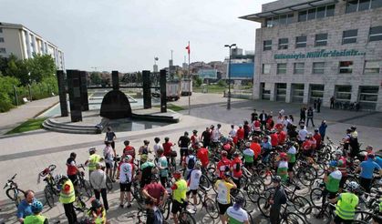 Bisiklet tutkunları 19 Mayıs için pedalladı