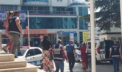 Polis memurunun dikkatinden kaçmayan 3 kadın şüpheli suçüstü yakalandı
