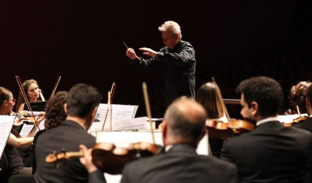 Senfoni Orkestrası İstanbul'da