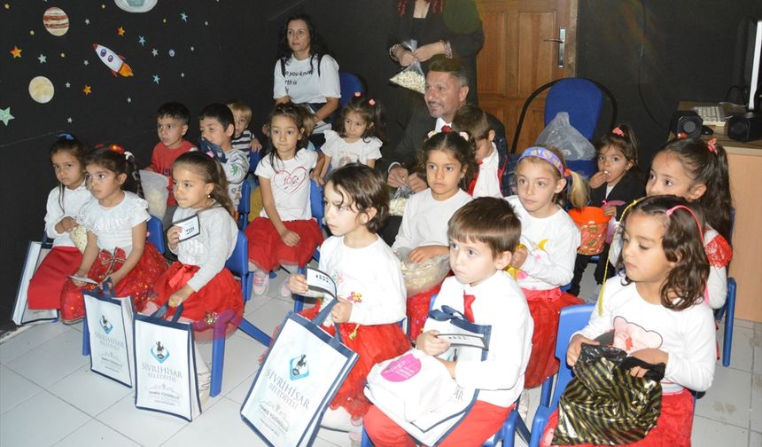 Sivrihisar'da çocuklar için yapıldı: Bu sinema kaçmaz!